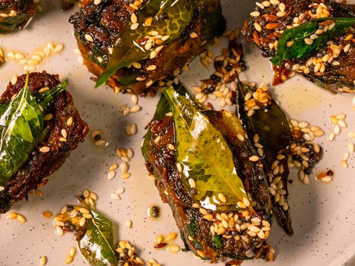 A close up image of the crispy fried patra.