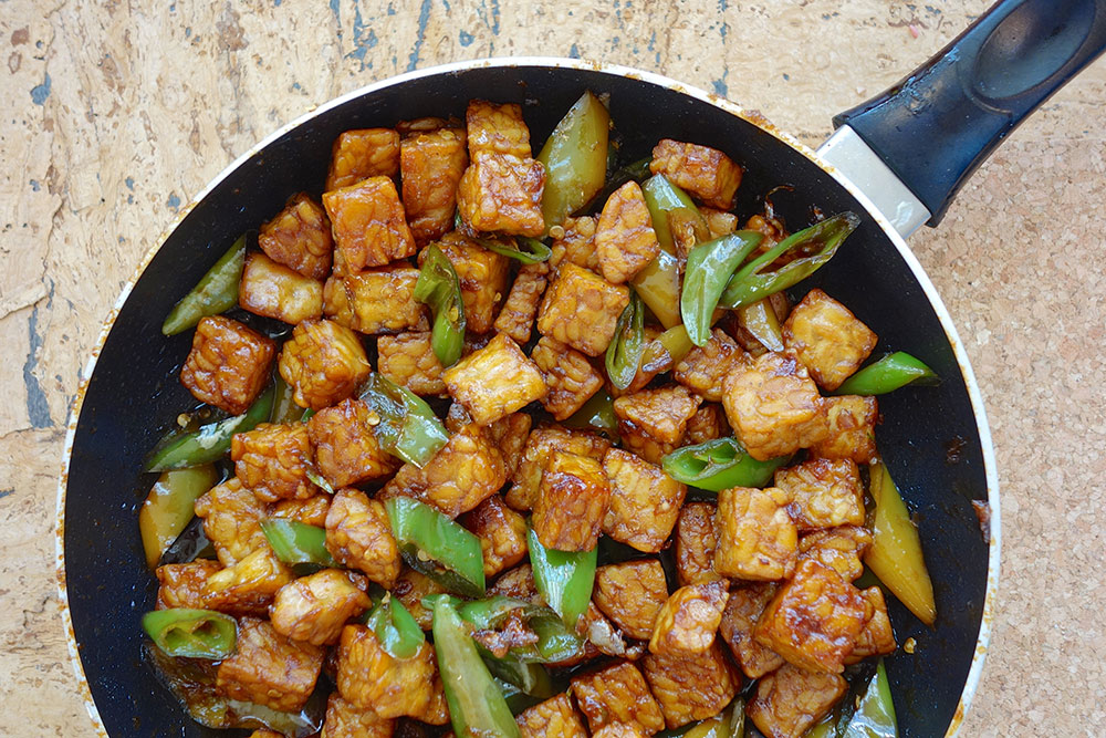 Marinated and fried tempeh with spring onion.