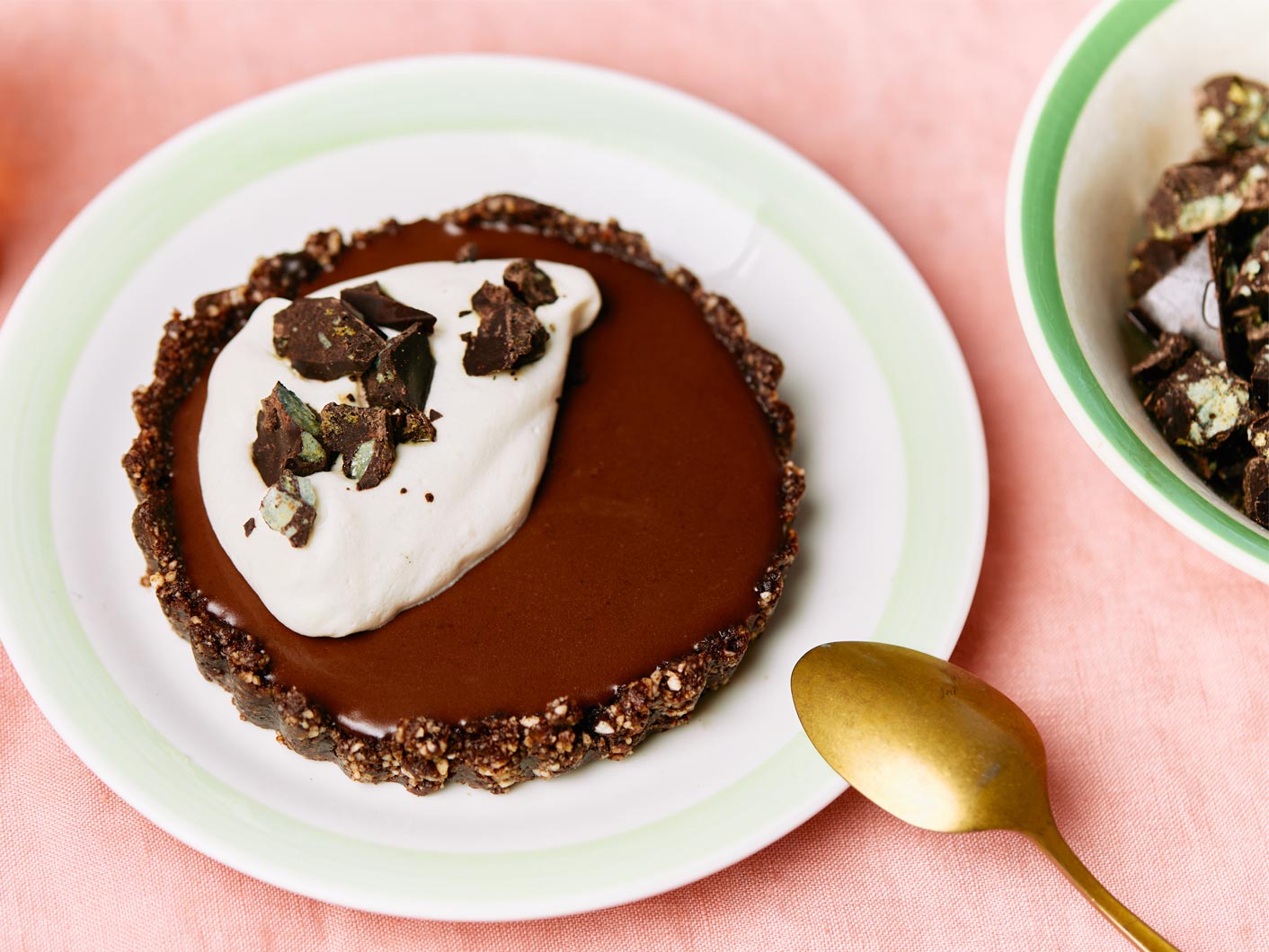 No-Bake Mint Chocolate Tarts - VegKit.com